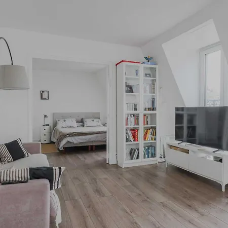 Modernity With Private Rooftop On 5th Floor
